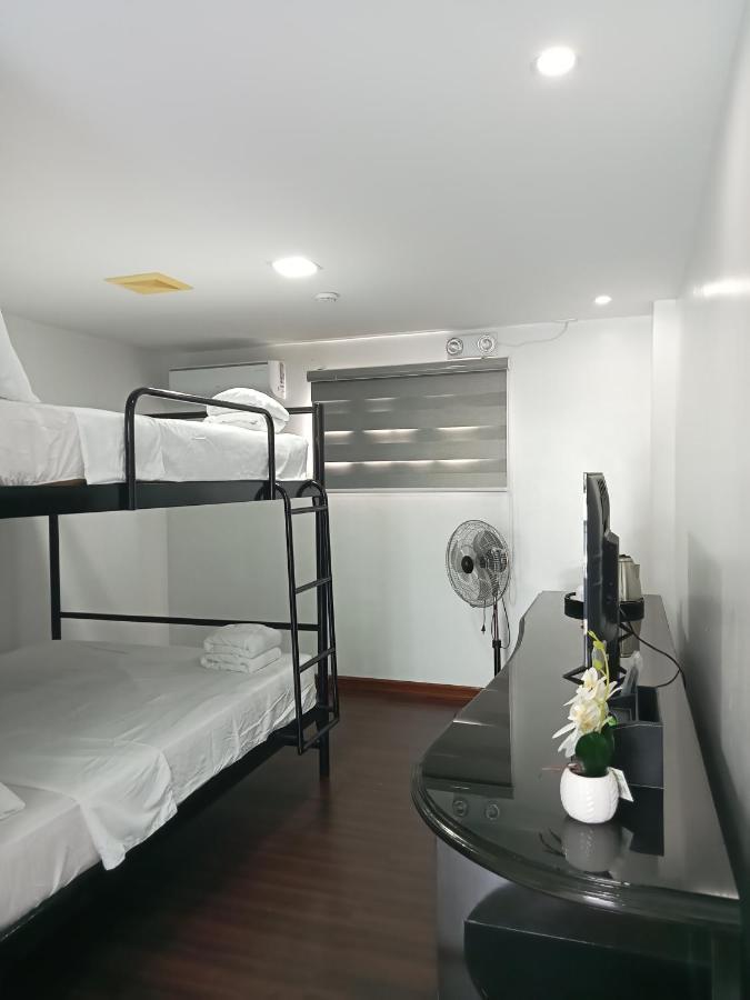Playa Alba Beach Front And Resort Сан Антонио Екстериор снимка